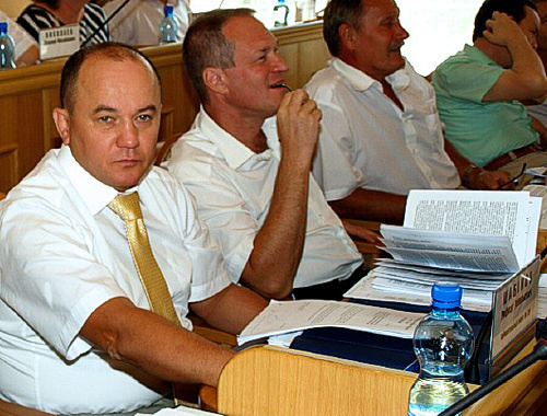 Rifkat Shabanov (left) at the sitting of the Astrakhan Regional Duma, August 28, 2010. Photo by http://astroblduma.ru