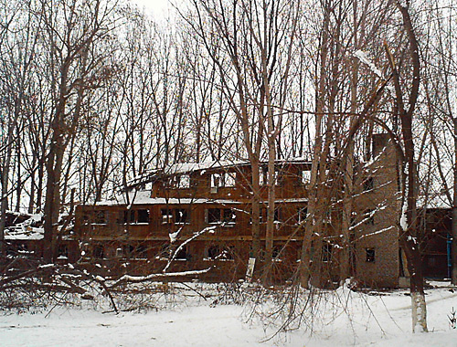 Barrack burnt down in Aksarai (Molodyozhny) settlement, Astrakhan Region, February 26, 2009. Photo by the "Caucasian Knot"