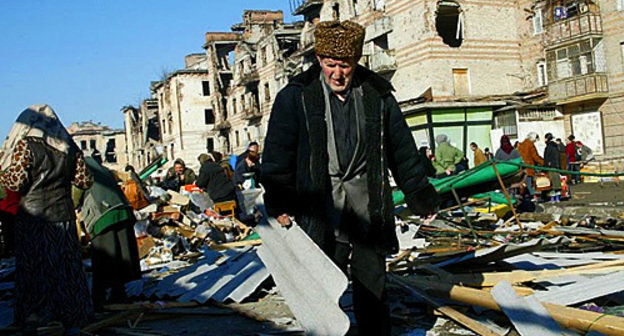 Capital of Chechnya, Grozny, during the second Chechen war, 2001. Photo by www.flickr.com/photos/nohchiycho