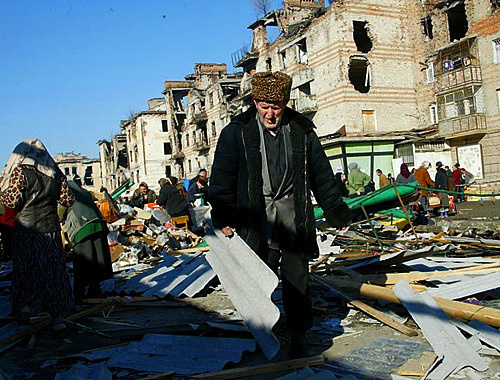 Capital of Chechnya, Grozny, during the second Chechen war, 2001. Photo by www.flickr.com/photos/nohchiycho