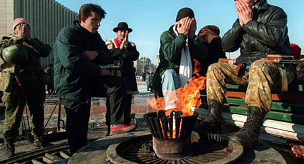 Dudaev's fighters at the President's Palace in Grozny, 1994. Photo by Mikhail Evstafiev, courtesy of http://ru.wikipedia.org