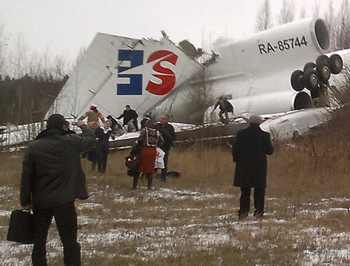 The place of the emergency landing of the "Dagestani Airlines" aircraft. Moscow, Domodedovo Airport, December 4, 2010. Photo was provided by a passenger