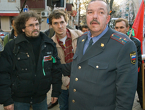 In the course of protest action in Krasnodar on December 5, militiamen detain Andrei Rudomakha (on the left), coordinator of the "Ecological Watch for Northern Caucasus". Photo by the "Caucasian Knot"