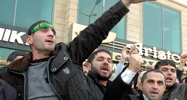 Participants of the protest rally at the building of the Ministry of Education of Azerbaijan. Baku, December 10, 2010. Photo by Turkhan Karimov for the "Caucasian Knot"
 