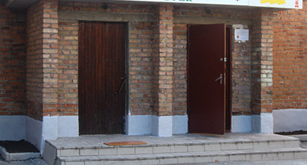 Entrance to "Rostok" kindergarten, Vladikavkaz. Photo by the "Caucasian Knot"