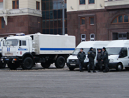 Law enforcement agents near "Moskva" Hotel in Manege Square, December 25, 2010. Photo by the "Caucasian Knot"