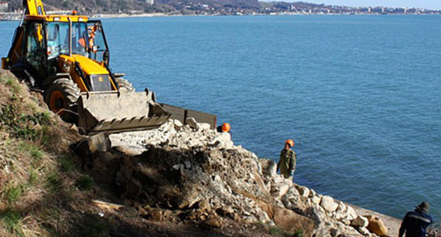 Construction works on Cape Vidny, March 2010. Photo by the "Caucasian Knot"