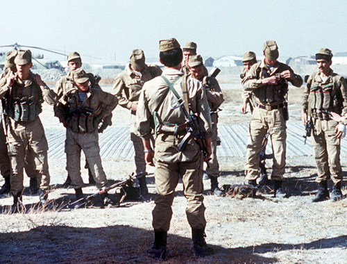 Special unit of Russian troops getting ready to perform its mission, Afghanistan, 1988. Photo by http://ru.wikipedia.org