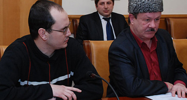 Nail (left) and Dzhafar Bikmaev, Makhachkala, January 21, 2011. Photo by Albert Tokaev for the "Caucasian Knot"