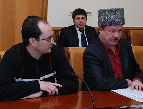 Nail (left) and Dzhafar Bikmaev, Makhachkala, January 21, 2011. Photo by Albert Tokaev for the "Caucasian Knot"