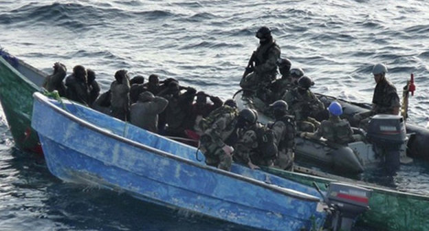 French commandos from Frigate "Floreal" arrest Somalia pirates. Photo by www.africanbusinessreview.co.za