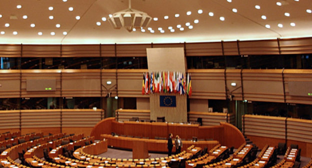 Hall of plenary sessions of Brussels residence of the European Parliament. Photo from www.flickr.com/photos/xaf by Xavier Larrosa