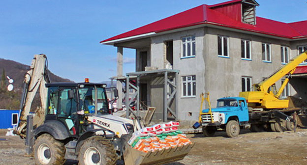 Finishing works started at the kindergarten construction in Tavrichesky district. Sochi, 2011. Photo: www.olympdep.ru
