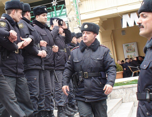 Police getting ready to disperse opposition rally in Fountain Square in central Baku, March 12, 2011. Photo by the "Caucasian Knot"