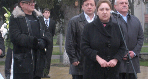 Painter Mikhail Shemyakin; Alexander Khloponin, Plenipotentiary of Russian President in the NCFD; Susanna Dudieva, Chair of the North-Ossetian Public Organization "Beslan Mothers"; and Taimuraz Mamsurov, head of the Republic of North Ossetia-Alania, at the opening ceremony of the monument to terror victims in Vladikavkaz. April 9, 2010. Courtesy of the website "Ossetia-Kvaisa" (http://osetia.kvaisa.ru/)