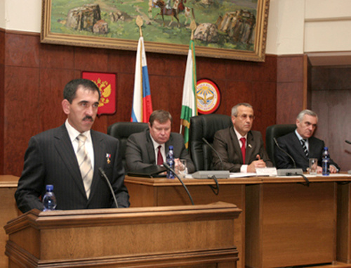 Parliament of Ingushetia vests Yunus-Bek Evkurov with the authority of republic's president. Nazran, 31.10.2008. Photo from the official website of the Republic of Ingushetia (http://www.ingushetia.ru)