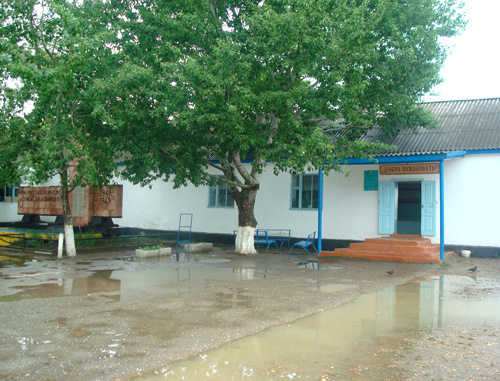 Building of the secondary school in the village of Novosasatli, Khasavyurt District of Dagestan. Photo from the school website: http://novosasatlu.dagschool.com