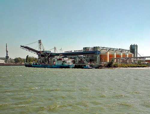 River Don, Azov Sea Port. September 2010.
Photo: www.azov.info