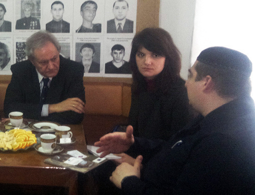 Left to right: Ambassador Fernando
M. Valenzuela, Head of the Delegation of
the European Union; Petra Gombalova-
Kislingerova, representative of the Political
Division of the EU; Magomed Mutsolgov,
chairman of the human rights organization
MASHR. Ingushetia, Nazran, April 5, 2011.
Photo by the "Caucasian Knot"