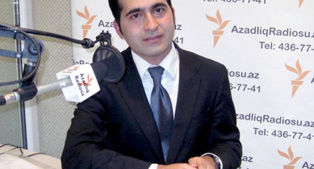 Bakhtiyar Gadjiev in the studio of Radio Azadlyg. Baku, September 30, 2010. Photo by Radio Azadlyg, www.radioazadlyg.org