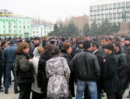 Rally of Gas Service workers and activists of Kumyk communities on April 6, 2011 in the central square of Makhachkala. Photo by the "Caucasian Knot"