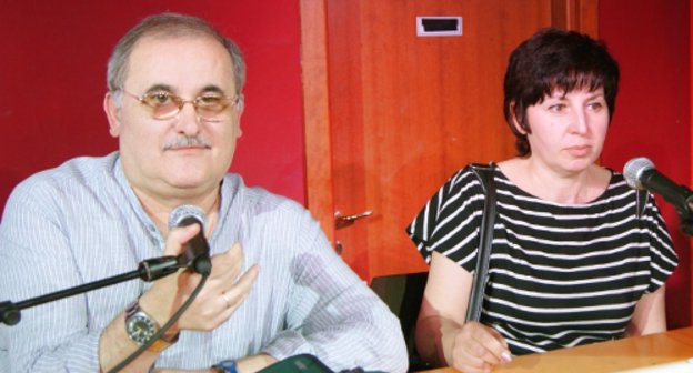 Massimo Bonfatti, organizer of the international conference "War and Peace" on issues of tolerance in Northern Caucasus and head of the public voluntary association "World in Motion", and Ella Kesaeva, founder of the Committee "Voice of Beslan". Italy, Piedmont, city of Carmagnola, April 9, 2011. Photo by the "Caucasian Knot"