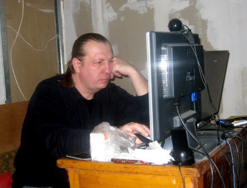 Independent journalist Oleg Teplischev at work at home, Astrakhan, March 15, 2011. Photo of the "Caucasian Knot"