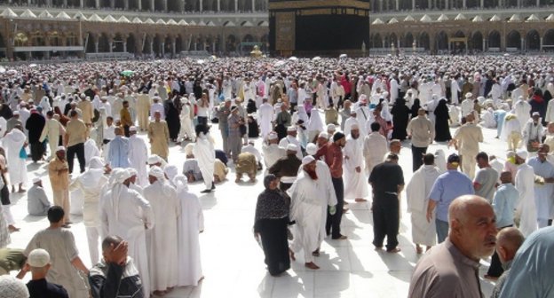 Pilgrims in Sacred Mosque (al-Masjid al-Haram), Mecca, Saudi Arabia. Photo by the Press Service of the Ministry for National
Politics, Religious Affairs and External Relations of the Republic of Dagestan:
www.minnaz.ru
