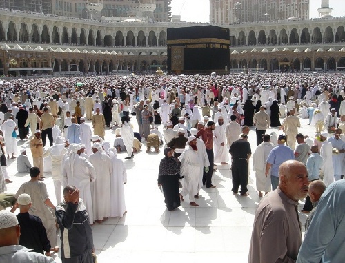 Pilgrims in Sacred Mosque (al-Masjid al-Haram), Mecca, Saudi Arabia. Photo by the Press Service of the Ministry for National
Politics, Religious Affairs and External Relations of the Republic of Dagestan:
www.minnaz.ru
