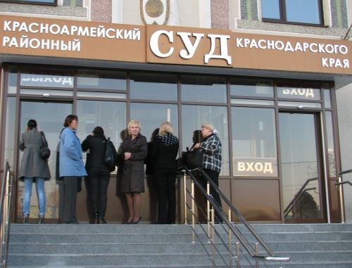  Relatives and advocates of defendants in Criminal Case No. 959705 at the door of the Krasnoarmeiskiy District Court after another court session, village of Poltavskaya, Krasnodar Territory, 2011. Photo by the "Caucasian Knot"