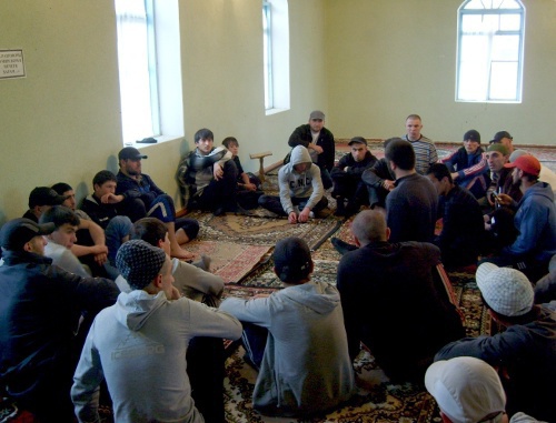 Parishioners of the mosque in the village of Sovietskoe, Magaramkent District of Dagestan, May 15, 2011. Photo by the "Caucasian Knot "