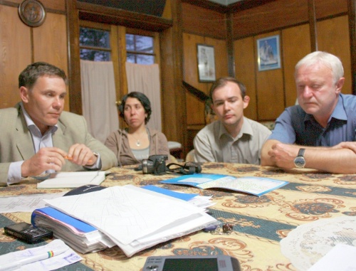 Delegates of the European Parliament meet the public of the city of Sochi, May 18, 2011. Photo by the "Caucasian Knot"