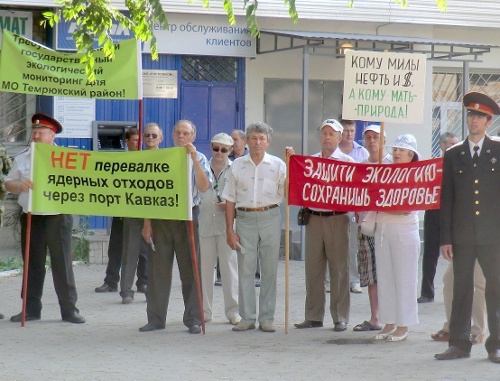 Ecological rally in defence of constitutional rights of citizens of Temryuk District to friendly environment, organized by the 
Association "Revival of Taman". Temryuk, Krasnodar Territory, June 12, 2011. Photo by the "Caucasian Knot".
