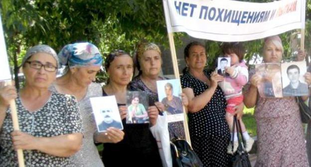 Picket on the UN International Day in Support of Torture Victims with participation of rights defenders and residents of Chechnya who suffered from rights violations. Chechnya, Grozny, June 24, 2011. Photo by the press service of the Chechen Representative Office of the IRPO "Committee against Torture"