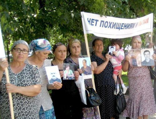 Picket on the UN International Day in Support of Torture Victims with participation of rights defenders and residents of Chechnya who suffered from rights violations. Chechnya, Grozny, June 24, 2011. Photo by the press service of the Chechen Representative Office of the IRPO "Committee against Torture"