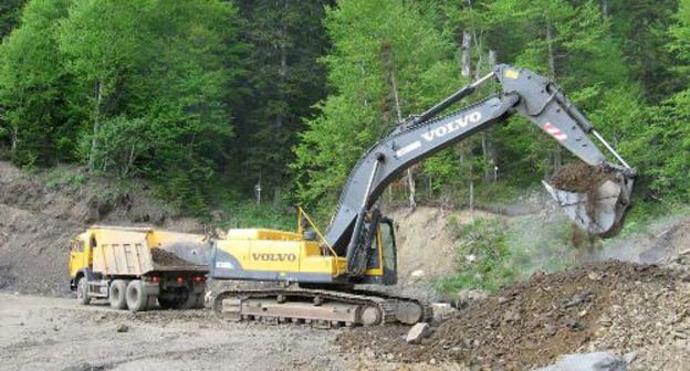 Destruction of natural landscapes at construction of Motorway Guzeripl-Lagonaki Upland, 2009. Photo by Andrei Rudomakha, Ecological Watch for Northern Caucasus (ewnc.info)