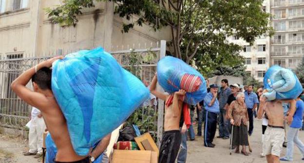 Refugees evicted from the former military hospital in Tbilisi, August 13, 2010. Photo by Nodar Tskhvirashvili, RFE/RL 