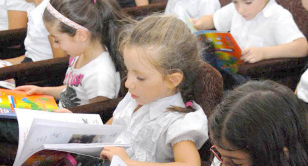 Junior pupils of Armenian schools with deepened study of Russian at meeting with head of "Rossotrudnichestvo" Office in Armenia, August 19, 2010. Photo from the official website of  Rossotrudnichestvo" (rs.gov.ru)