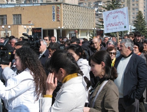 Razdan residents protest against launching the iron mine. March, 31, 2011. Photo by NGO "EcoLur" (ecolur.org)