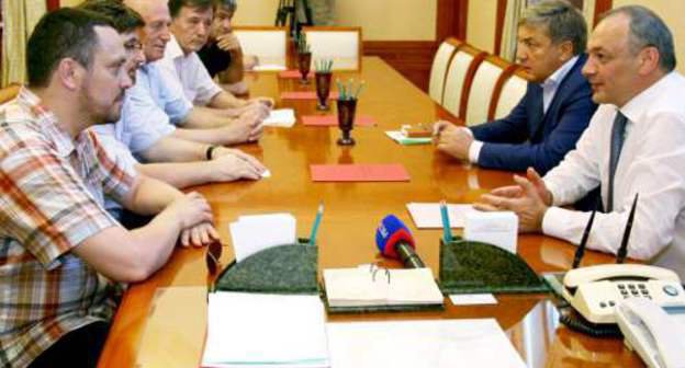 Maxim Shevchenko, a member of the Public Chamber of the Russian Federation, at the meeting with President of the Republic of Dagestan Magomedsalam Magomedov. Makhachkala, June 25, 2011. Photo by the "Caucasian Knot"