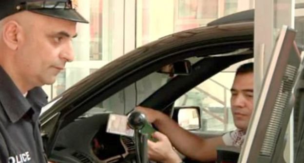 Russian citizens cross the Russian-Georgian border at "Dariali" checkpoint, July 2, 2011. A still from the video report of the PIK TV (www.pik.tv)