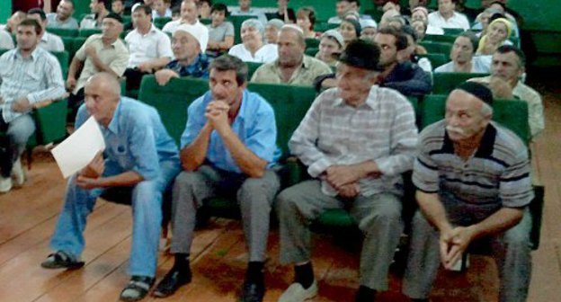 Extraordinary rally of villagers in the Plievo administration building, Nazran District of Ingushetia, August 3, 2011. Photo by the ingushetiyaru.org