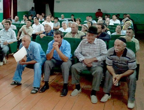 Extraordinary rally of villagers in the Plievo administration building, Nazran District of Ingushetia, August 3, 2011. Photo by the ingushetiyaru.org