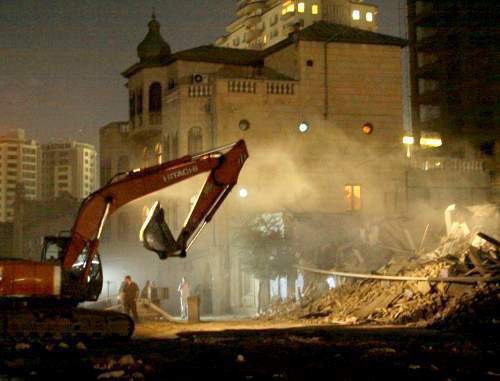 Demolition of the building of the Institute for Peace and Democracy at No. 38 Shamsi Badalbeili Street in Baku, August 11, 2011. Photo by the IA "Turan"