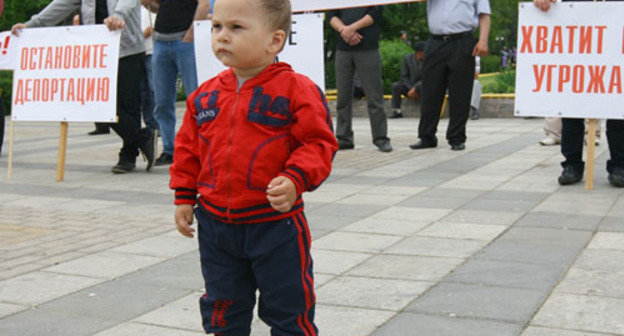 Rally of villagers from Khrakh-Uba in Makhachkala, May 23, 2011. Courtesy of the weekly "Nastoyascheye Vremya" (Present Time): http://gazeta-nv.ru