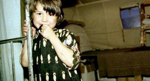 Daughter of refugees from Chechnya at a temporary accommodation centre in Karabulak, Ingushetia, 2005. Photo by Tatiana Gantimurova for the "Caucasian Knot"