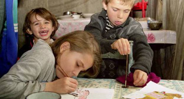 Children of Chechen refugees in temporary accommodation centre (TAC) in Karabulak, Ingushetia, 2005. Photo by Tatiana Gantimurova for the "Caucasian Knot"