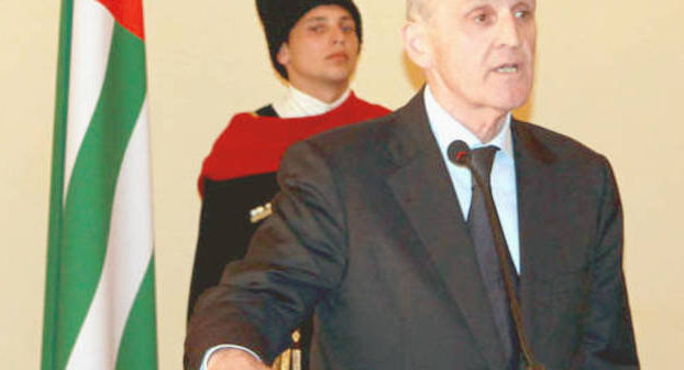 Inauguration ceremony of President of Abkhazia. Alexander Ankvab takes his oath on the Constitution. Sukhumi, September 26, 2011. Photo by Angela Kuchuberiya for the "Caucasian Knot"