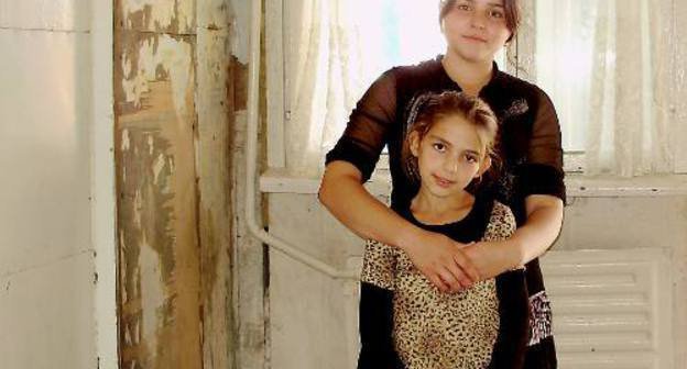 Residents of a barrack for displaced persons from North Ossetia. Ingushetia, refugees' camp in the village of Ali-Yurt, September 24, 2011. Photo by Malika Batsaeva for the "Caucasian Knot"