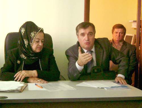 Leaders of the "Otechestvo" (Homeland) Union of Public Organizations of Dagestan "Fatherland" Nelly Radjabova and Ruslan Rasulov at a press conference after the October 3 anti-corruption rally in Makhachkala, October 7, 2011. Photo by Patimat Makhmudova for the "Caucasian Knot"